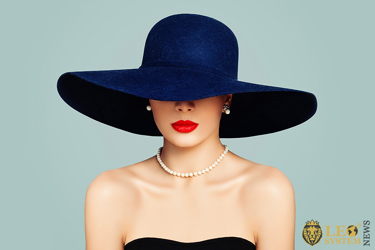 Pretty woman with red lipstick and a big hat