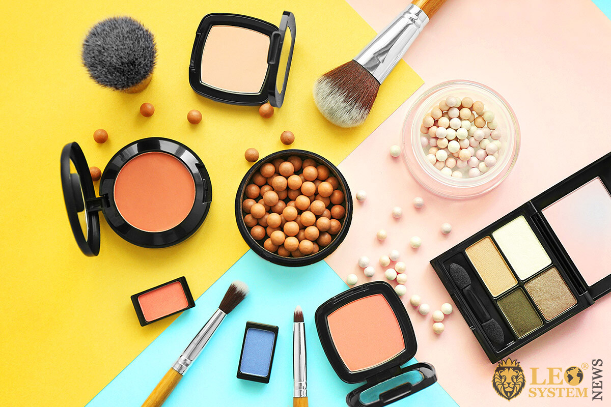 Image of a set of cosmetics for everyday makeup