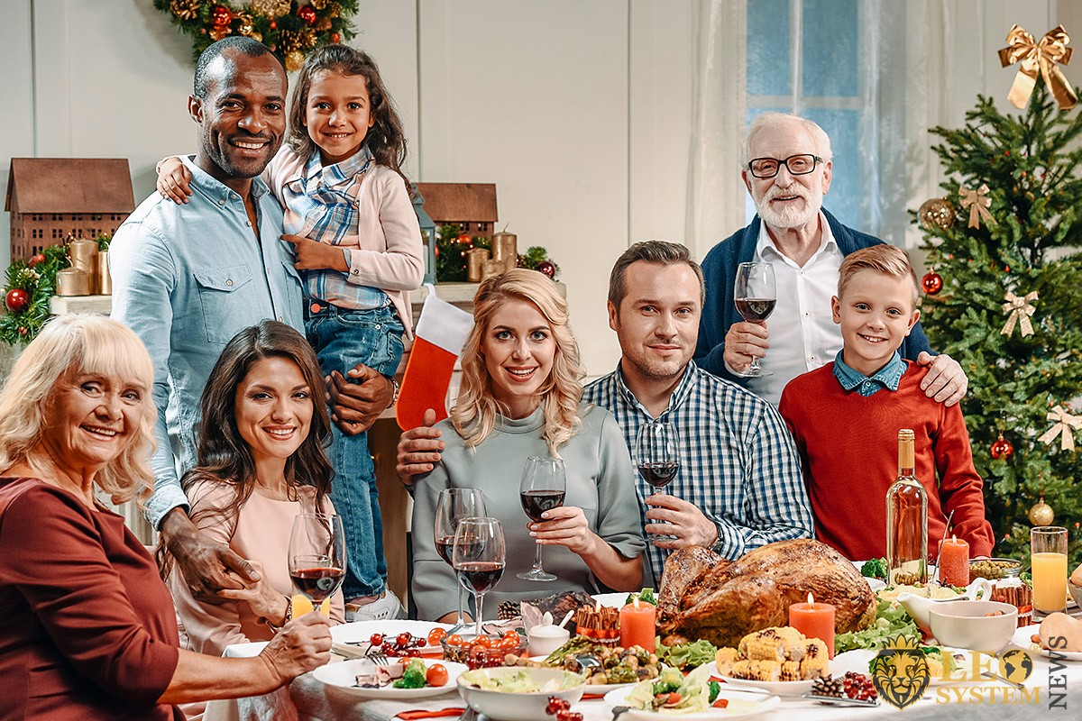 Image of a large family at a festive dinner